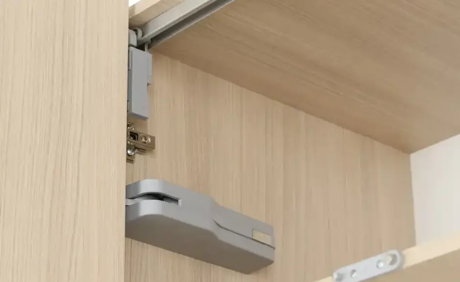 Drehtürenschrank mit Beleuchtung Villa