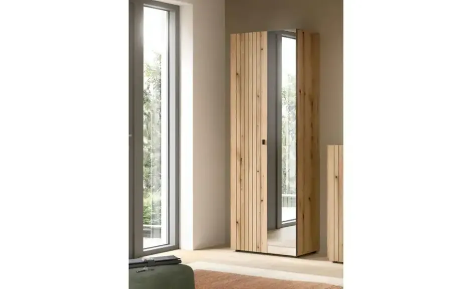 Garderobenschrank