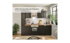 Küchenzeile mit E-Geräten